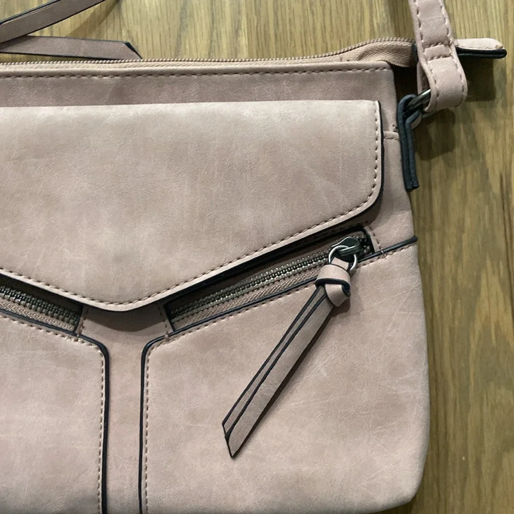 American Eagle Outfitters Women’s Pink Zipper Crossbody Purse Bag